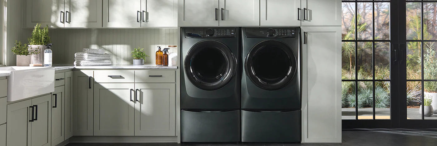 Electrolux ELFE773CAA 27 Inch Styler Steam And Steam Closet