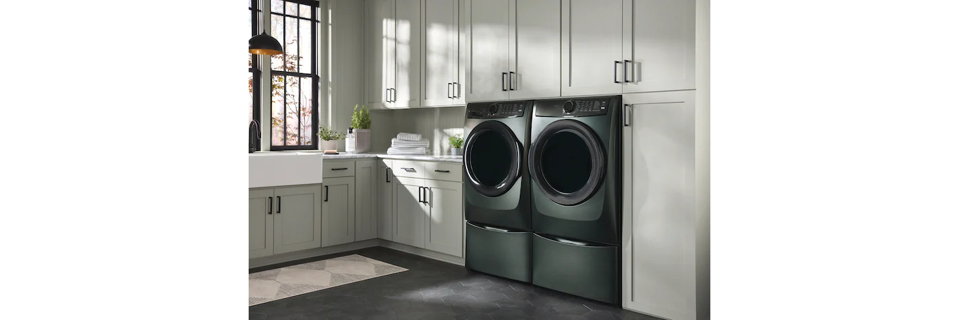 Electrolux ELFE773CAA 27 Inch Styler Steam And Steam Closet