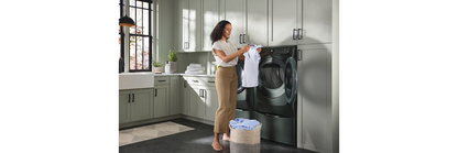 Electrolux ELFE773CAA 27 Inch Styler Steam And Steam Closet
