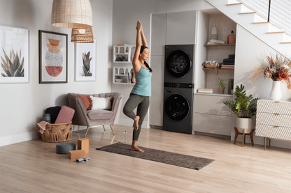 LG WashTower™ with DirectDrive® Heat Pump Dryer, 5.8 cu.ft. Washer, 7.8 cu.ft. Dryer WKHC252HBA