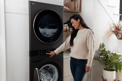 LG WashTower™ with DirectDrive® Heat Pump Dryer, 5.8 cu.ft. Washer, 7.8 cu.ft. Dryer WKHC252HBA